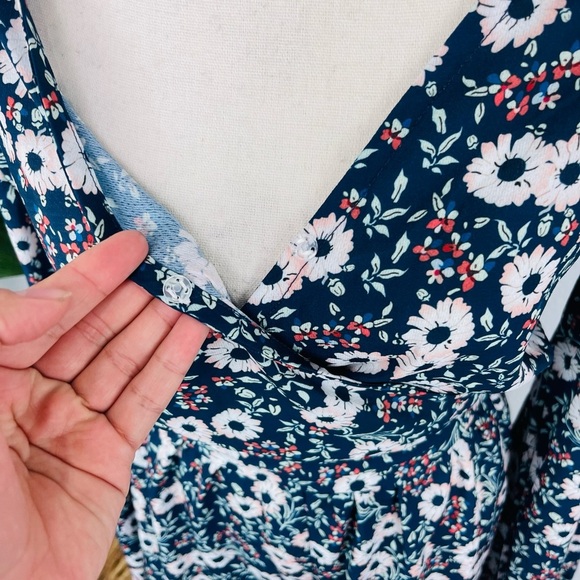 NWOT Blue Floral Long Sleeve V Neck Romper - Picture 3 of 8